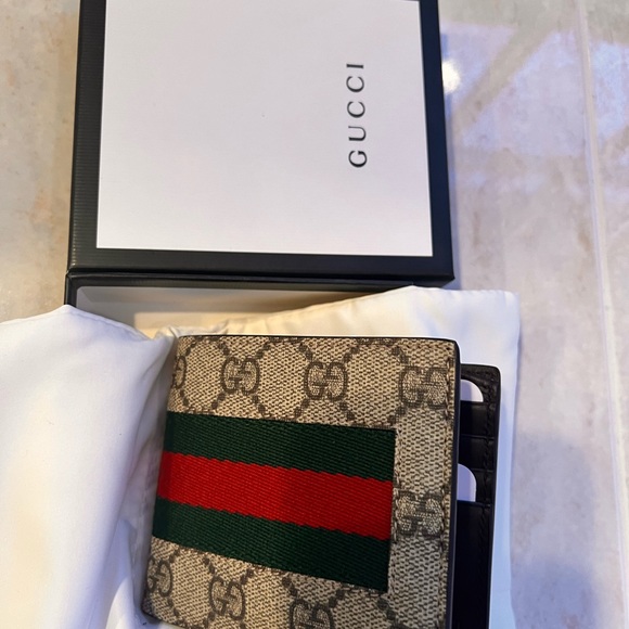 Brand new men’s Gucci card holder still in box - Picture 3 of 4